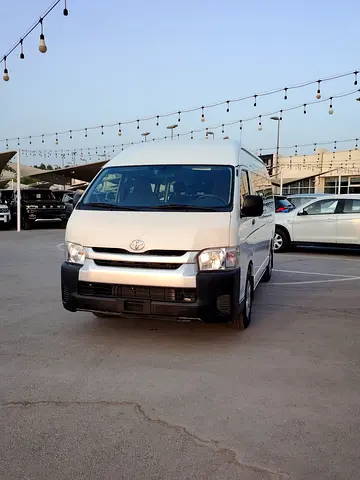 Toyota Hiace GLS 2018 13 seats GCC Specs - Well Maintained