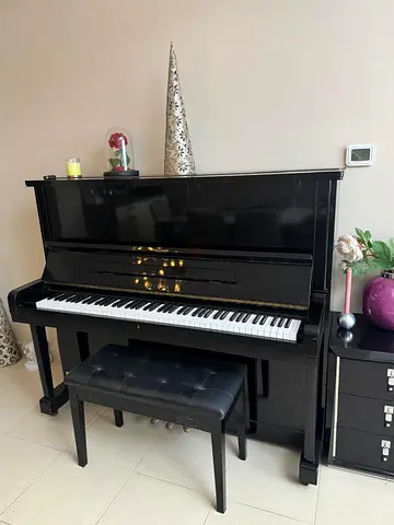 Upright Acoustic Piano in Gloss Black with Bench