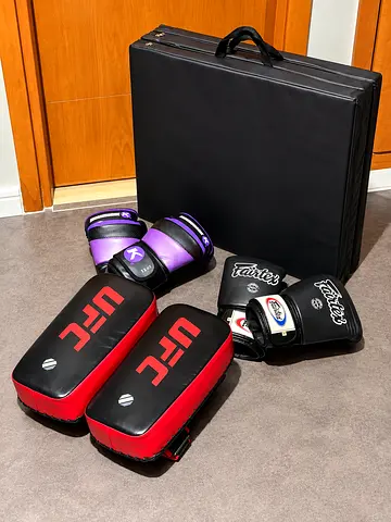 Gloves, Pads & Exercise Mat