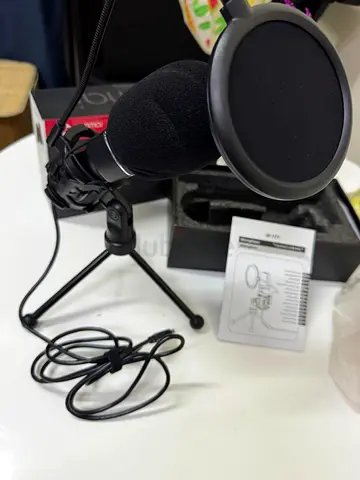 Desktop Condenser Microphone with Tripod Stand and Pop Filter - Good Condition