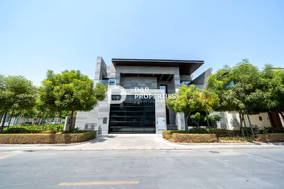 4BR+Maid+Office | Private Pool & Lift |Corner Plot