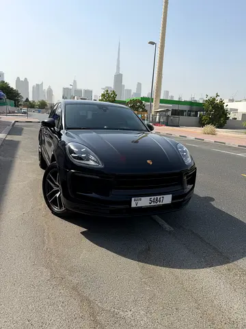 Porsche Macan Full Black Standard 2022 | GCC Specs | Low Mileage | Sport Chrono