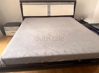 Full bed set dressing table aslo