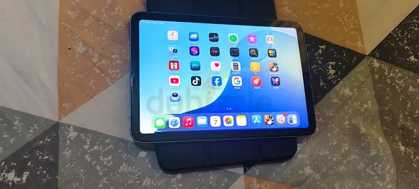 Apple iPad (with case) - Good working condition. Ipad is very good condition no any single scratch