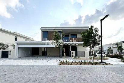 Upgraded | Single Row | Vacant | Corner Plot