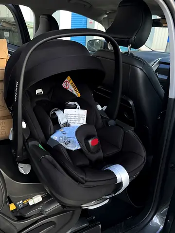 Maxicosi pebble pro 360 lieflat car seat and slide technology isofix base