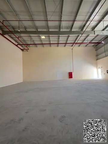 للايجار بالشارقه منطقه الصجعه الصناعيه مستودع مساحه 3300 قدم