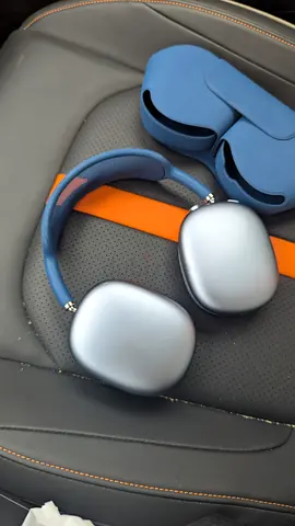 Apple AirPods Max Sky Blue with Smart Case