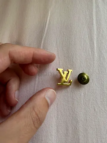 Pin with logo Louis Vuitton