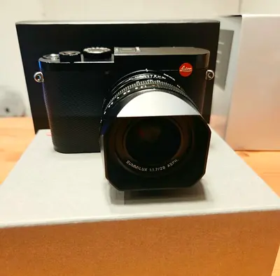 Leica Q2 (mint condition) with 2 years warranty