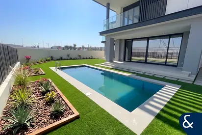 Corner Villa | Swimming Pool | Vacant