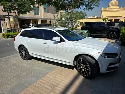 Volvo V90 Cross Country T6 Momentum 2018 - GCC Specs - Pristine Condition