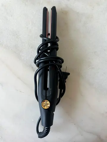Thin hair straightener / flat iron – Like New