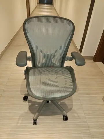 Herman Miller Aeron size C fully loaded