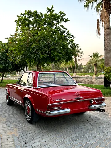 1968 Mercedes-Benz 280 SL Pagoda (W113) — the iconic “Pagoda” roadster.