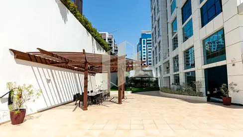 Great Deal ! | 1BR w Balcony | Strategic Location