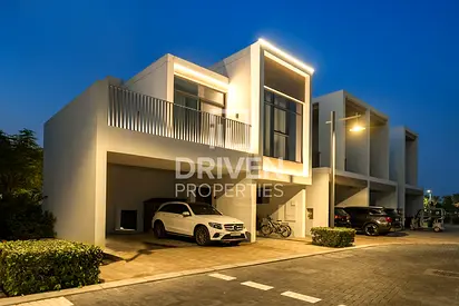Fully Upgraded | Vacant on Transfer | Corner Unit