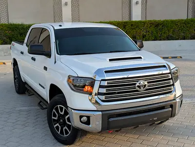 2017 Toyota Tundra Crewmax SR5 GCC specs V8 5.7L Excellent Condition