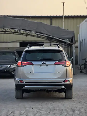 2018 Toyota RAV 4 — фото 2