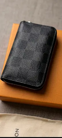 Louis Vuitton /لويس فويتون