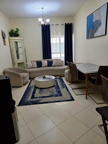 شقة غرفة و صالة مفروشة للإيجار الشهري ✅ في عجمان - الراشدية - أبراج الأورينت ✔️ شامل الفواتير و الإنترنت ⚡📶 جاهزة للسكن فوراً !