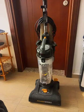 Eureka upright bagless vacuum cleaner - good working condition