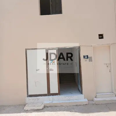 Building for sale in a strategic location.