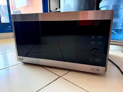LG NeoChef 42L Smart Inverter Microwave with Grill!