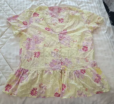 Light yellow floral short-sleeve women's blouse with peplum hem