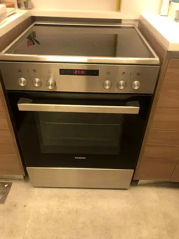 Siemens freestanding electric oven with glass-ceramic hob - good condition