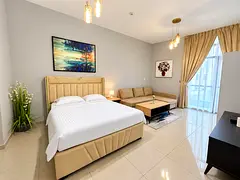 0% COMMISSION, Marina Luxury private room with balcony, near tram and metro station