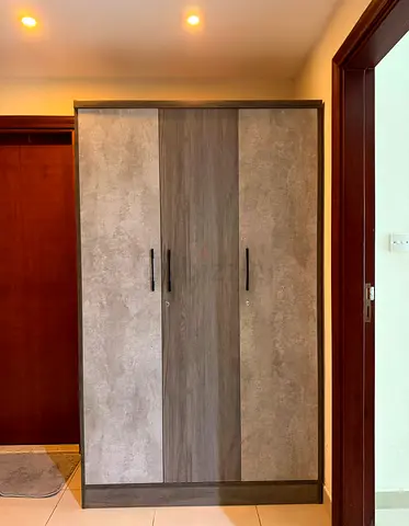 3-door freestanding wardrobe in grey wood finish - Flawless condition