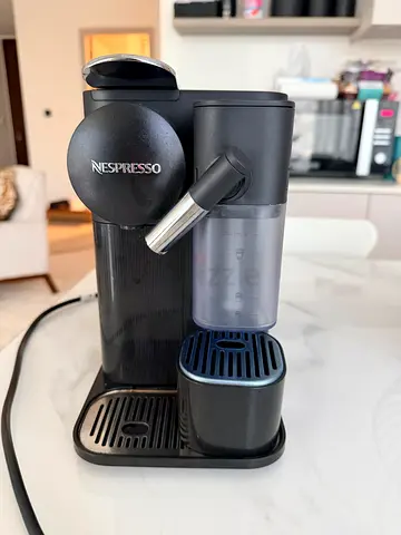 Nespresso De'Longhi Lattissima One Evo Automatic Coffee Maker, Single-Serve Capsule Coffee Machine,