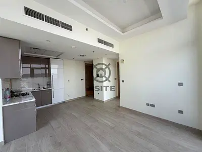 Corner Unit | Pool View | Equipped Kitchen