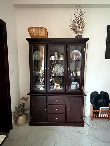 Large Dining / Crockery / Display Glass
Cabinet / China Cabinet / Hutch with Lighting