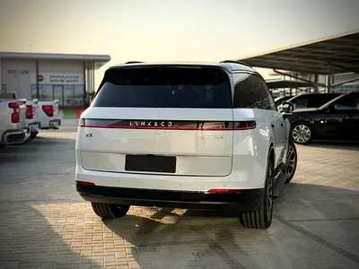 صورة 8 لـ 2025 LYNK & CO 900