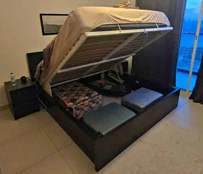Ikea hydrolic bed with ikea mattress king size 180 x200cm