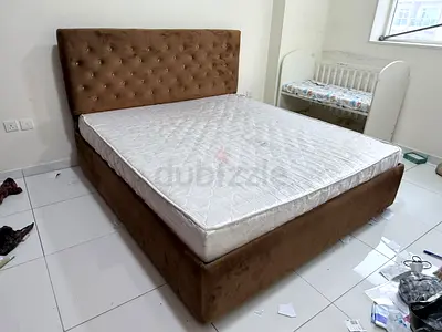 Excellent condition king size hydraulic bed frame with mattress available