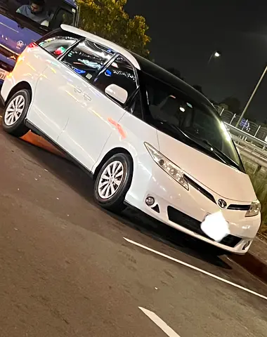 2017 Toyota PREVIA photo 3