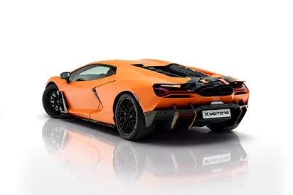 صورة 2 لـ 2024 Lamborghini REVUELTO