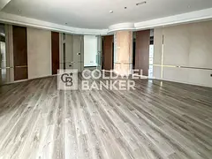 Vacant | Ready to Move | Near to Metro