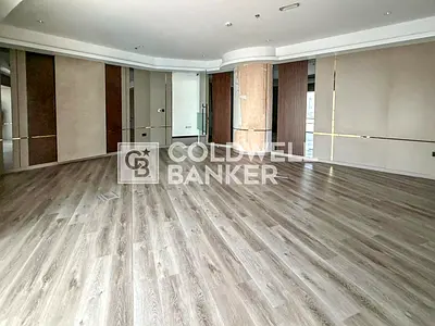 Vacant | Ready to Move | Near to Metro