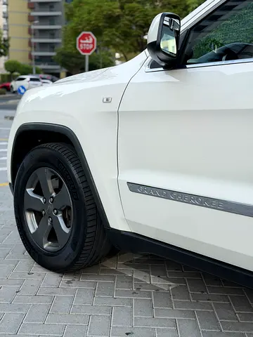 صورة 9 لـ 2011 JEEP GRAND CHEROKEE