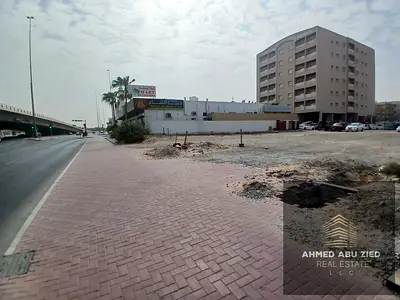 أرض سكنية تجارية للبيع في الروضة 3 عجمان – مباشرة على شارع الشيخ مكتوم بن راشد، على شارعين، مساحة 8,975 قدم ورخصة بناء G+7، تملك حر لجميع الجنسيات .