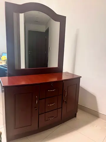 Dressing table in very good condition for sale