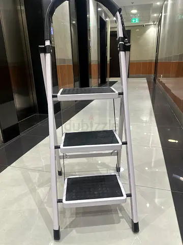 Sturdy 3-Step Folding Step Ladder - Lightweight Aluminium