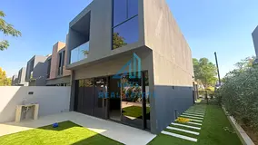 Spacious 3-Bedroom Corner Townhouse kaya