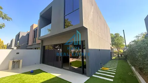 Spacious 3-Bedroom Corner Townhouse kaya