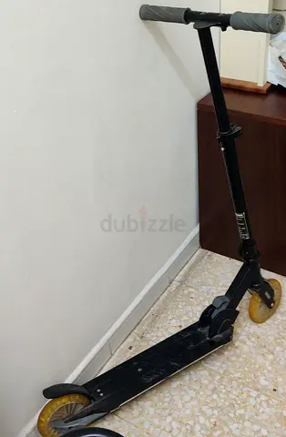 Foldable and adjustable kids scooter