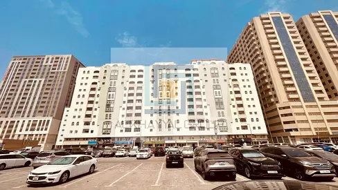شقة غرفتين وصالة بمساحة شاسعة | ماستر + خزائن حائط | بلكونة كبيرة | خلف ميجا مول الشارقة
